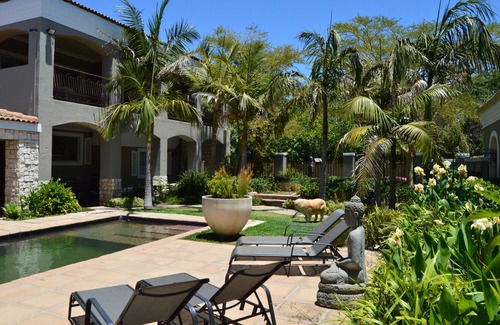 Durbanville Cottage | African Palm Red cottage