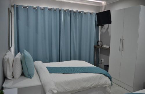 Fichardt Park House | African Sands Guesthouse LOAD SHEDDING FREE