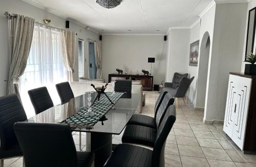 Pomona House | AfriSky guest house
