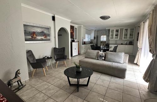 Pomona House | AfriSky guest house