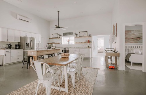 Afton House | Afton Clubhouse: Central to Wineries + Hot Tub
