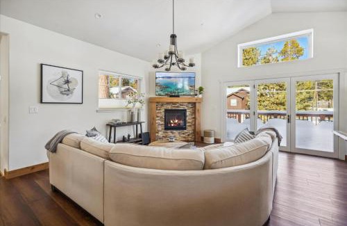 Tahoe Vista House | Agate Bay Gem by Tahoe Getaways - Charming Getaway with Cozy Fireplace Near Hiking and Biking Trails