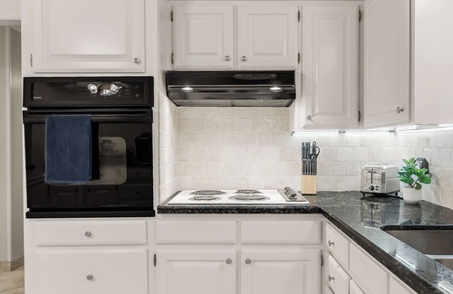 College Station House | Aggie Game Day Retreat - Sleeps 12, Less Than 2 Miles to Kyle Field