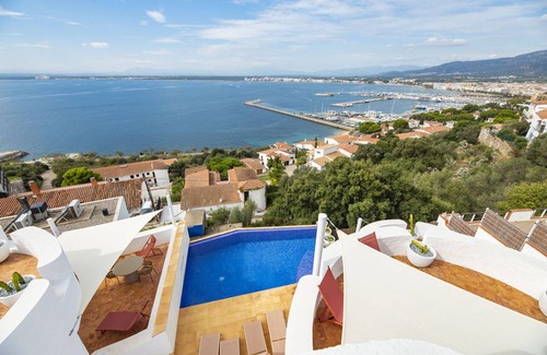 Almadraba-Canyelles Apartment | Agi Castell Mar 1005 Apartamento for rent in Roses Girona.