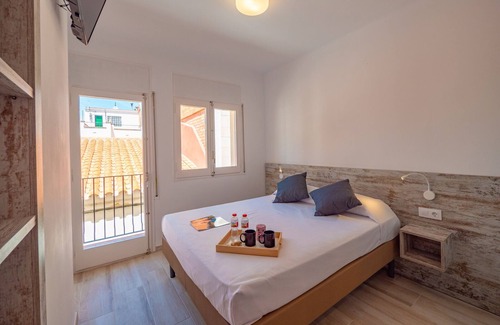 Roses Town Center Hotel | Agi Gloria Rooms 206 Hostel for rent in Roses Girona.