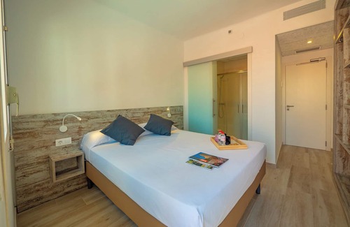 Roses Town Center Hotel | Agi Gloria Rooms 206 Hostel for rent in Roses Girona.