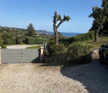 Cavalaire-sur-Mer Villa | Agréable Maison avec Piscine privée terrain clos vue mer