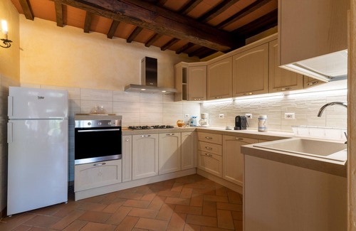 Cortona Villa | Agritourism Pierle Cuiano Villa with mountain views, private pool and Wi-Fi