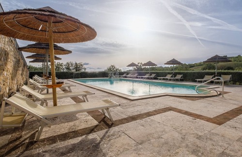 Catabbio Other | Agriturismo 'vista giardino - aione' with Shared Pool, Terrace & Wi-Fi