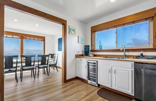 Dillon Beach House | Agua La Vista~Prime hangout for ocean views and dolphin fun! HotTub/Pup/WiFi