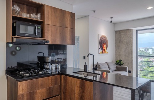 Pereira House | |Ahead| Contemporary 2BR with balcony & parking