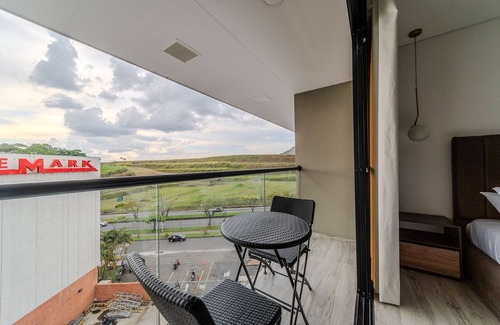 Pereira House | |Ahead| Peaceful Loft with parking and AC