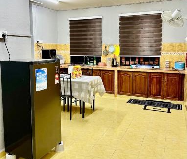 Kampung Seberang Takir House | Ai inap Homestay