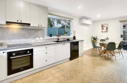 Mansfield House | Ailsa House 30 - Centre of Mansfield.