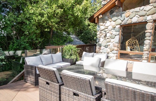 Jeddo House | Ainsley's Cove - SWIMSPA OPEN ALL YEAR, beachfront, kayaks