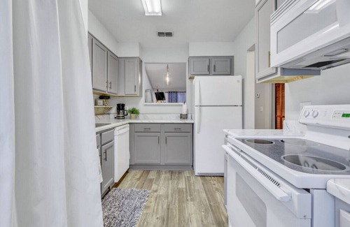 Kings Bay Villa | Aint' Nothin' Fancy One