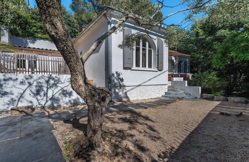 Villeneuve-les-Avignon House | Air-Conditioned House with Outdoor Space – Close to Avignon City Center !