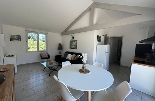 Villeneuve-les-Avignon House | Air-conditioned house for 4 with view