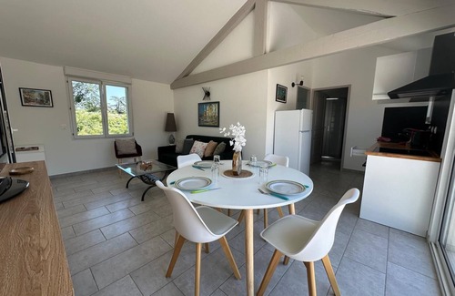 Villeneuve-les-Avignon House | Air-conditioned house for 4 with view