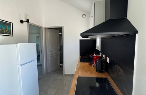 Villeneuve-les-Avignon House | Air-conditioned house for 4 with view