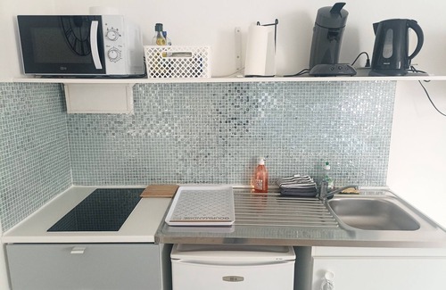 Saint-Laurent-du-Var Apartment | Air-conditioned house near the beach and transport