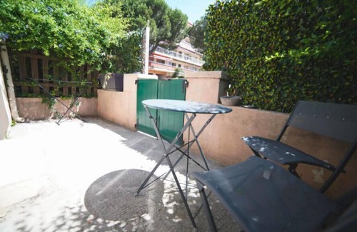 Saint-Laurent-du-Var Apartment | Air-conditioned house near the beach and transport