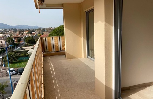 Mandelieu-La-Napoule Apartment | Air-conditioned apartment in residence with swimming pool and private port