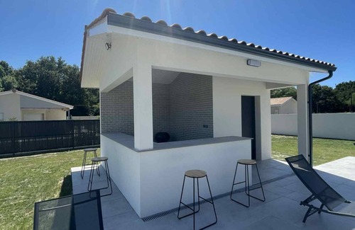 Grayan-Et-L'Hopital House | Air-conditioned villa near the sea with swimming pool