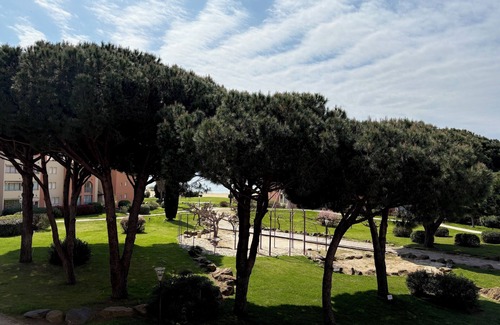 Miramar Apartment | Air-conditioned, waterfront 2-room 38m2 cabin apartment.