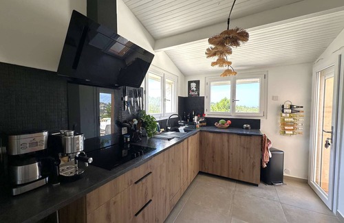 La Londe-les-Maures House | Air-conditioned mazet for 4 guests with shared pool in La Londe-les-Maures