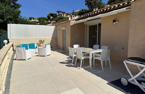 La Londe-les-Maures House | Air-conditioned mazet for 4 guests with shared pool in La Londe-les-Maures