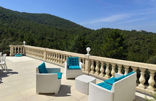 La Londe-les-Maures House | Air-conditioned mazet for 4 guests with shared pool in La Londe-les-Maures