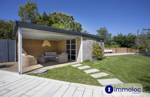 Mandelieu-La-Napoule Villa | Air-conditioned villa with pool and garden