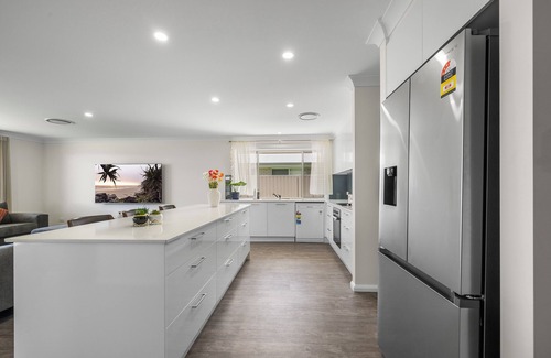 South West Rocks House | Air Conditioning * Secured Parking * BBQ * No Linen