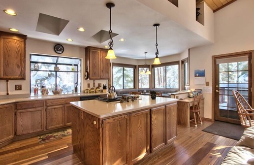 Lower Kingsbury House | Air-condition, Close to Casinos, Hot Tub, Pool Table and Foosball Table