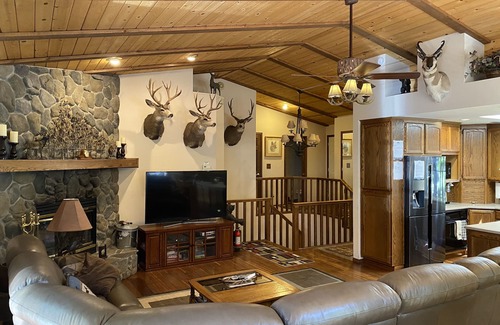 Lower Kingsbury House | Air-condition, Close to Casinos, Hot Tub, Pool Table and Foosball Table