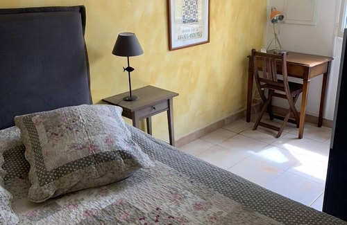 Beaumes-de-Venise Apartment | air-conditioned apartment at the foot of laces of Montmirail, swimming pool access