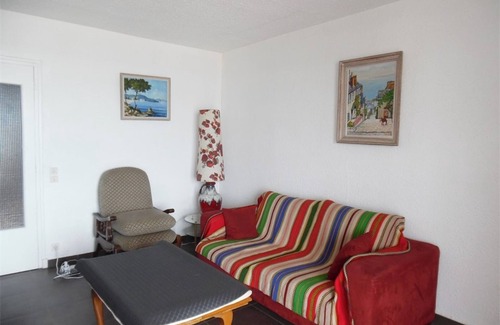 La Jetee Apartment | Air-conditioned 2-room apartment with loggia and sea view, near port and shops