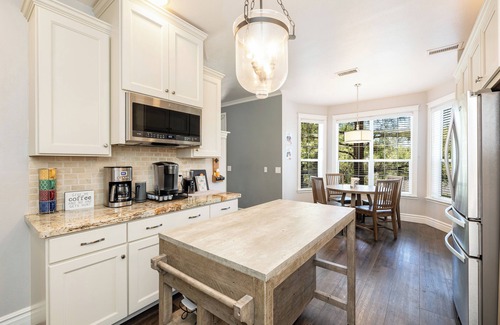 Ponderosa Trails House | Air Conditioned 3200 sq/ft home, New decks, outdoor spaces in the Pines