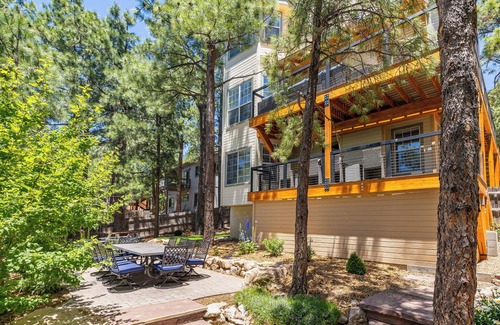 Ponderosa Trails House | Air Conditioned 3200 sq/ft home, New decks, outdoor spaces in the Pines