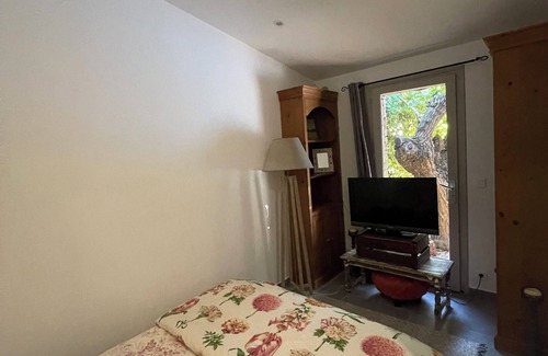 Le Thoronet Other | Air-conditioned accommodation with swimming pool for 2 people, no pets