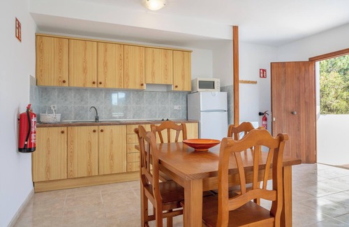 Cala Ferrera Apartment | Air-Conditioned Apartment with Pool, Wi-Fi, Balcony and Close to the Beach