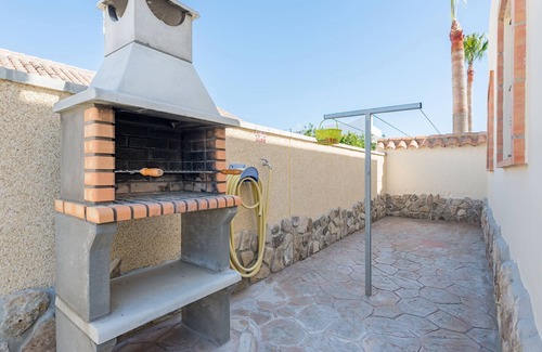 Zahora House | Air-Conditioned Apartment Close to the Beach with Pool, Terrace, Garden & Wi-Fi