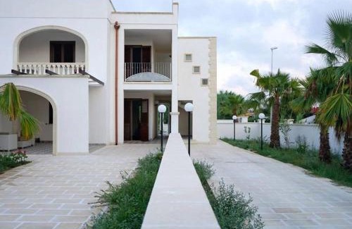 Roca Vecchia Apartment | Air-conditioned Apartment Near The Beach With Spacious Balcony & Garden; Pets