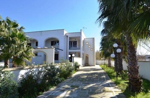 Roca Vecchia Apartment | Air-conditioned Apartment Near The Beach With Spacious Balcony & Garden; Pets