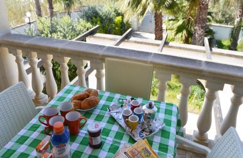 Roca Vecchia Apartment | Air-conditioned Apartment Near The Beach With Spacious Balcony & Garden; Pets