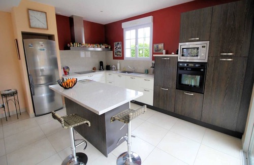 Cavillargues House | Air-conditioned farmhouse located between Provence and Ardèche, swimming pool, table tennis, pets allowed (1).