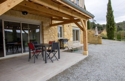 Sainte-Mondane Cottage | Air-Conditioned Cottage with Shared Pool and WiFi in Dordogne