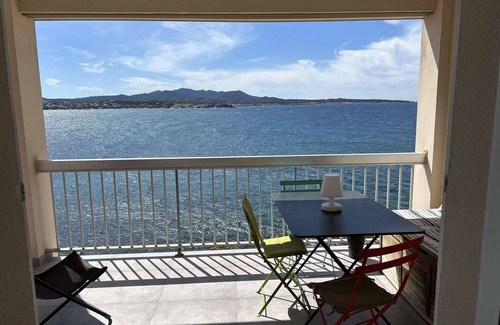 Sanary-sur-Mer Apartment | Air-conditioned seaside apartment, within walking distance of the beach and port with sea view.