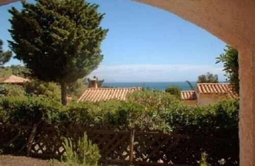 Theoule-sur-Mer Apartment | Air-conditioned apartment with garden